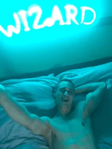 Lstfl_Wizard WIZARD IN NEON Pic 3