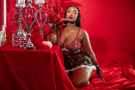 This Christmas is heating up! 🎄🎀 de RoxannaBlanche  4 Imagens