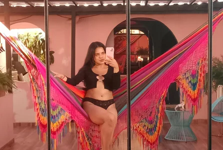 Sophia_wilsonn_ Explore my horny young body that wants to experience a lot of pleasure Immagine 