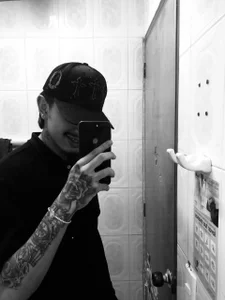 Tayson_Hot Public slika