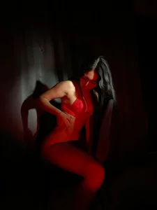 Emelie_Ch1 red suits me well 😈 사진 3