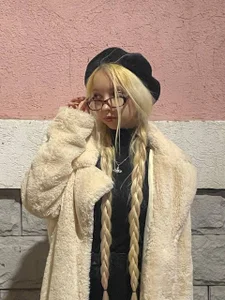 LilithVance Public  5. fénykép