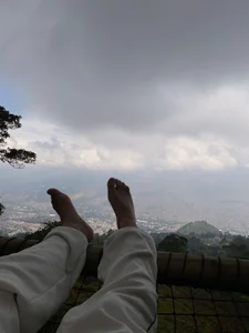 Levy_Steve barefoot Pic 2