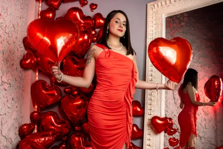 Valentine's Day is best when you're with Alice. od Alice_milf_  2 snímek