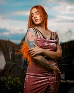 helen_mooree: I LOOK HOT? 👀 ( фото)