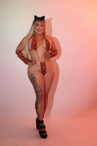 _carolina_fox your sexy leopard this haloween 🐆🧡 Foto 5