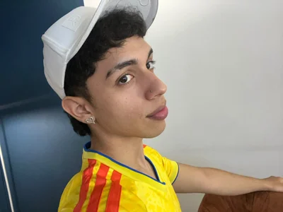AdrianMiless 💛🩵❤️colombia + suiza❤️🤍 Poză