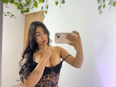 meli_ortiz_My New Dress 🤎 Bild 2