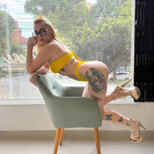 CandieGilson__ A pretty yellow 💛 圖片