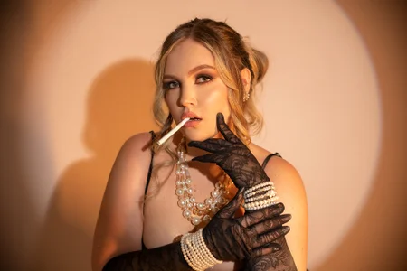 GaiaBaker Expensive girl Immagine  3