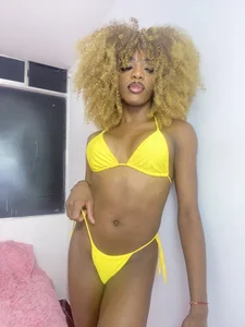 katriona_san SEXY YELLOW Pic
