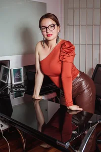 Viictoria-Jones Sweet and Naughty Secretary Pic 4