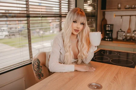 Catvalentine_ Have a coffee and warm up with me☕️💦 Gambar 2