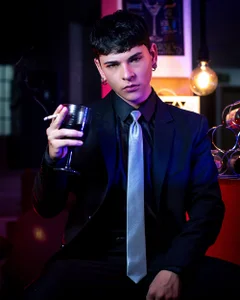 Luke_Howland Relax Hình 6