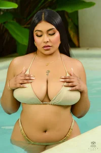 Kendall-Moll "Where the Body Merges with Water, Desire is Born."🌸💦 Pic 2