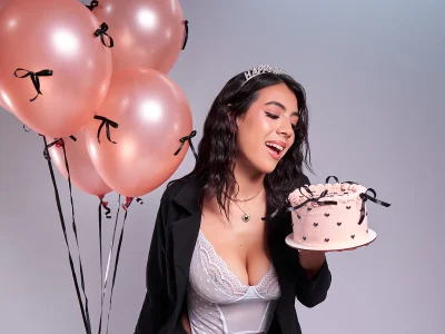 Julie_Bennet HBD to me!🎂✨🍷 Pic 2