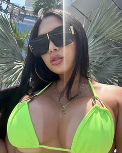 Loren_Baker BEACH SUN 🔥☀️ Pic 4