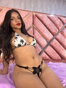 the curves of my body💋😈 de tina_collins  Imagens