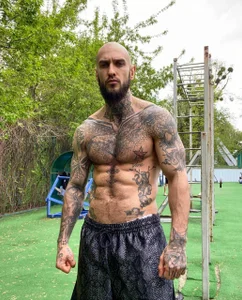 Be strong de maxi_foxxx  4 Imagens