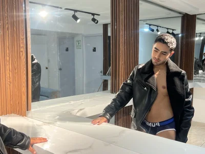 ItsMeEros: Stare to me ,if you can… ( 2 фото)