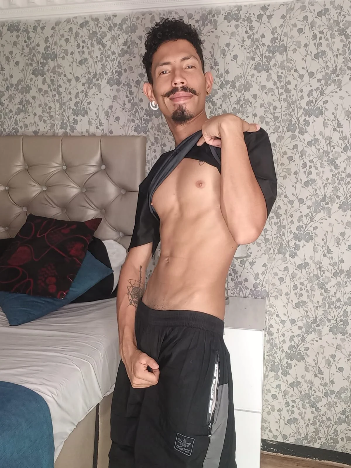 NoaahTylor Trendaava kuva 1995