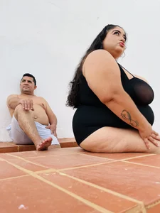 mia_joshua Sun and pool day Pic 5