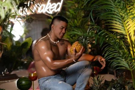 Thiago_Valente 🍉🍑Tropical Temptation🍓🍍 Εικόνα