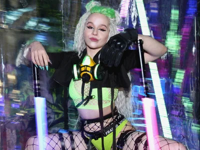 ErikaLust Cyber-Punk Foto 6