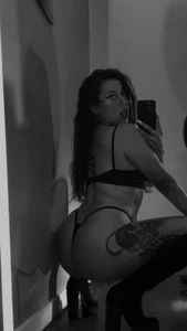zoe_martins_ sexy black and white Pic 4