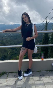 Enjoying🥰🌤 de Sami_Evanns  2 photos