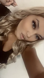 AllysonK Hands up 사진 3