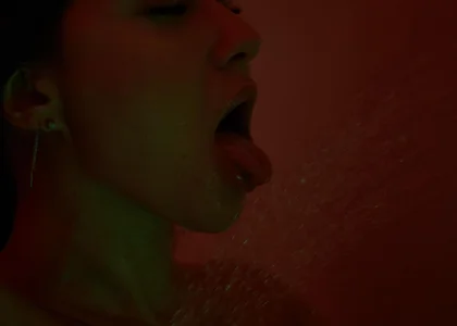 Seductive_milf_next_door Join me in the shower Immagine 