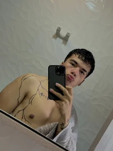 Logan_smith1 Me ! টি ছবি