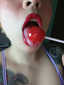 Anna_Pinup_x Lips red,a temptation that is not just seen, but felt💄🫦 Bilde 2