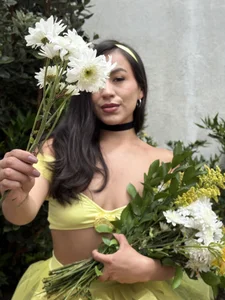 EmiGomez_ 🌹 A rose, a look, and pleasure awakens รูป 