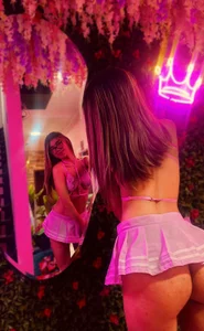 NahomiConnor_ 🌸 pink heart Pic