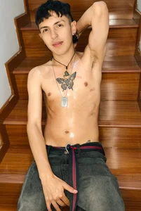 NaytonFreeman kullanıcısının on the stairs albümü -  3 fotoğraf