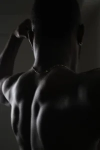 Dylan_Taylor Between chaos and art, me. Hình 3