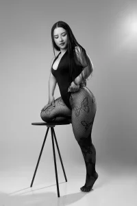 EmmyCastillo Black and white sensuality 🤍🖤 Bilde 2