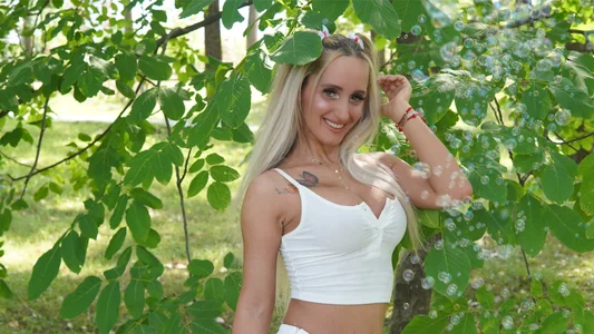 IsabelleEthan kullanıcısının Armed with Bubbles 💜 albümü -  5 fotoğraf