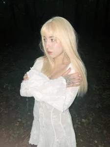 YukiMisa mysterious girl in white Pic 4