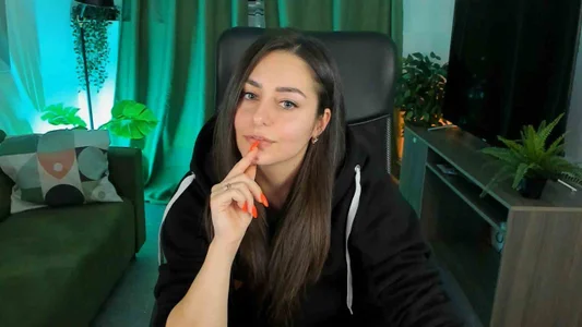 ValeriiMillsのPublicの 3枚の写真