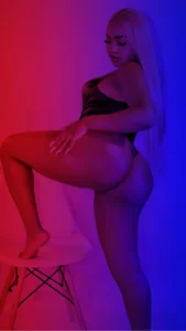 karol_white_ Public Pic 4