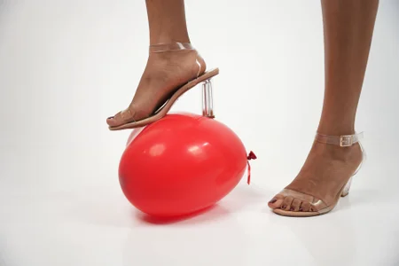 roxxy_white heels and balloon👠 Pic 2