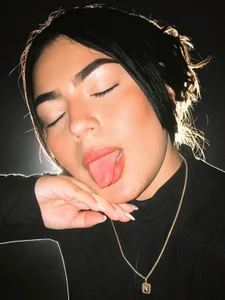 kyana_cream I love the color black, do you like it? 🖤 Pic 4