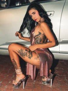 NikkiKros: Public ( 5 фото)