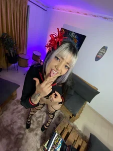 Charlotte_Myers Mischievous and majestic Kuva 5