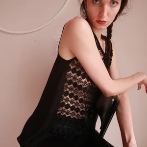yulladao dentelle noire topless Foto 8
