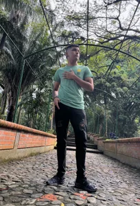 🙃💚 de Max_Zambler  2 Imagens