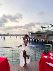 Ebony_butt Public Kuva